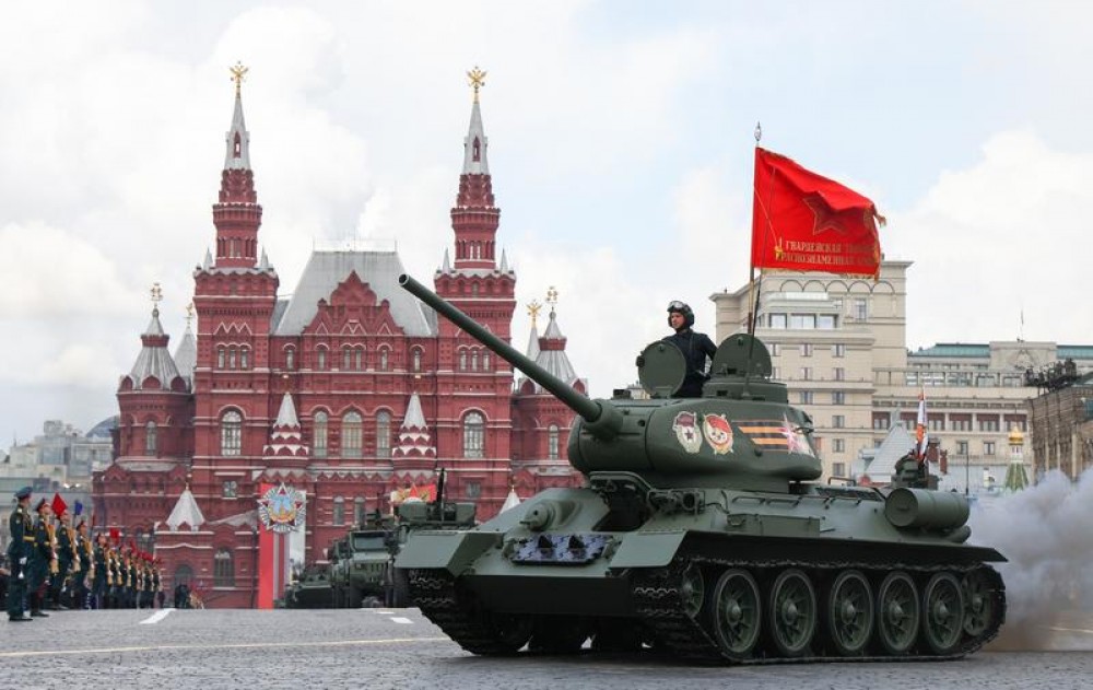 Putin nu mai are arme. A scos un singur tanc la parada de Ziua Victoriei: Un T-34 din timpul „Marelui Război Patriotic”